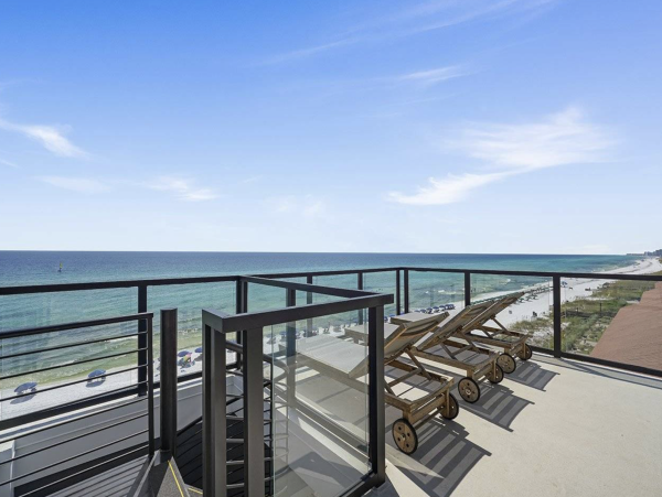 Beachfront Luxury Six Bedroom Vacation Rental in Destin with Rooftop Pool